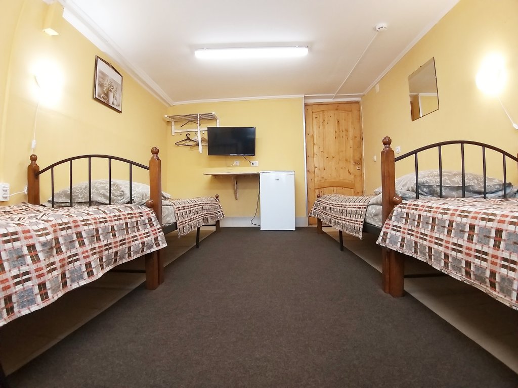 Кровать в общем номере (мужской номер) Sitara Hostel