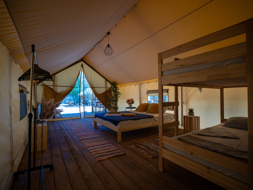 Camera quadrupla Standard Gosti Glamping