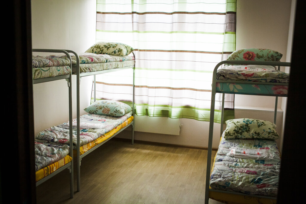 Кровать в общем номере (женский номер) с красивым видом из окна Хостел Смарт