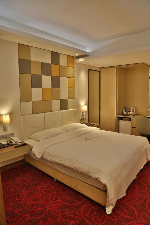Standard Zimmer Dhaka Regency & Resort Hotel