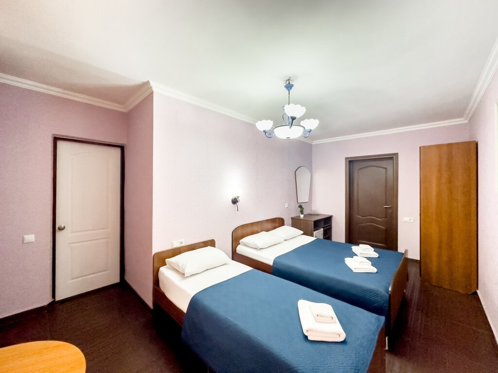 Confort triple chambre avec balcon et Avec vue Tri Bogatyrya Hotel
