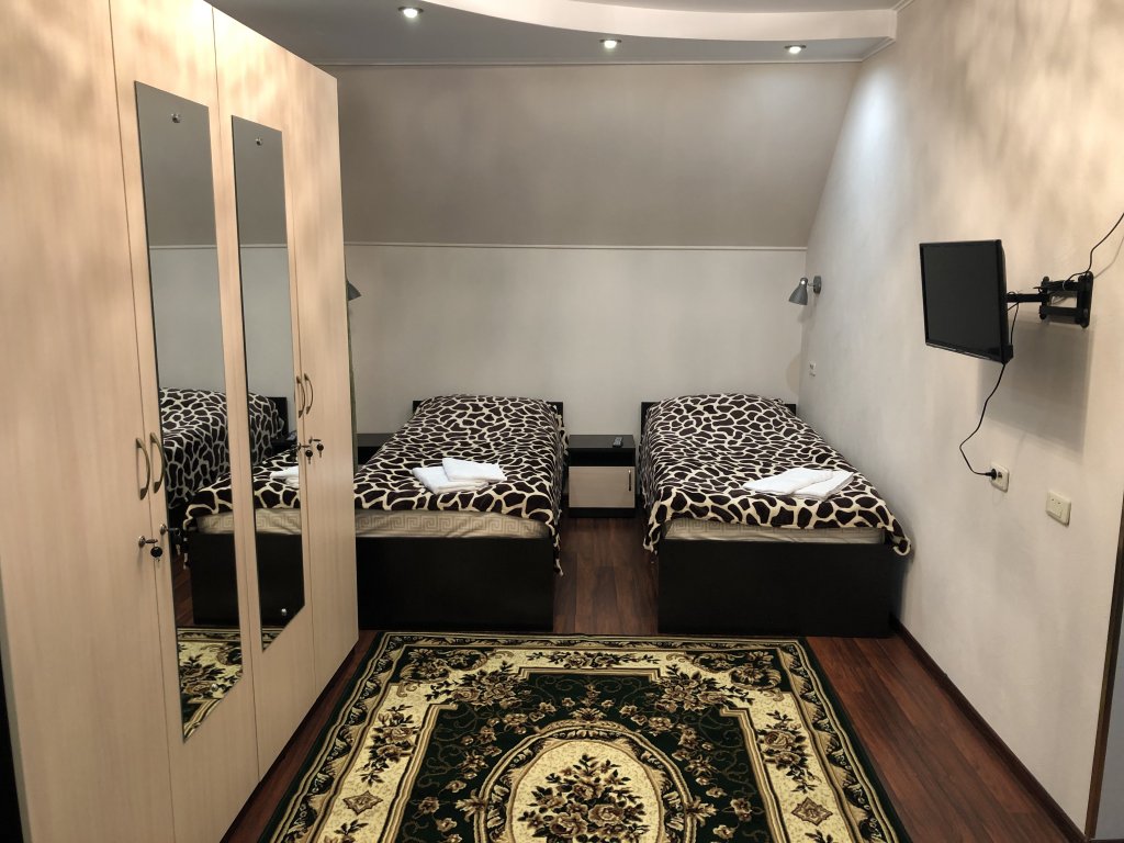 Кровать в общем номере Гостевой дом Милана