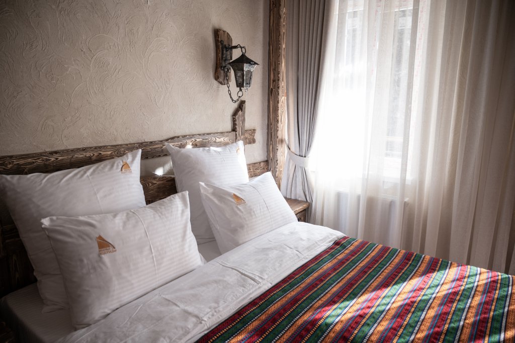 Deluxe Doppel Zimmer mit Balkon Medovye Vodopady Hotel