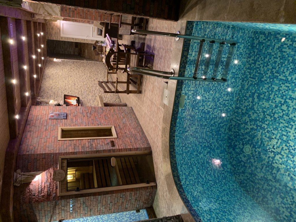 Четырёхместный люкс с бассейном Aleppo Hotel