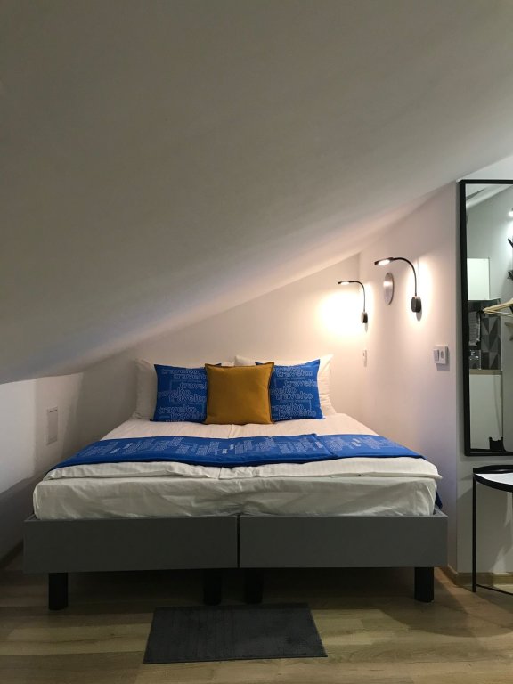 Standard Doppel Zimmer Dachboden TravelCool Apartments