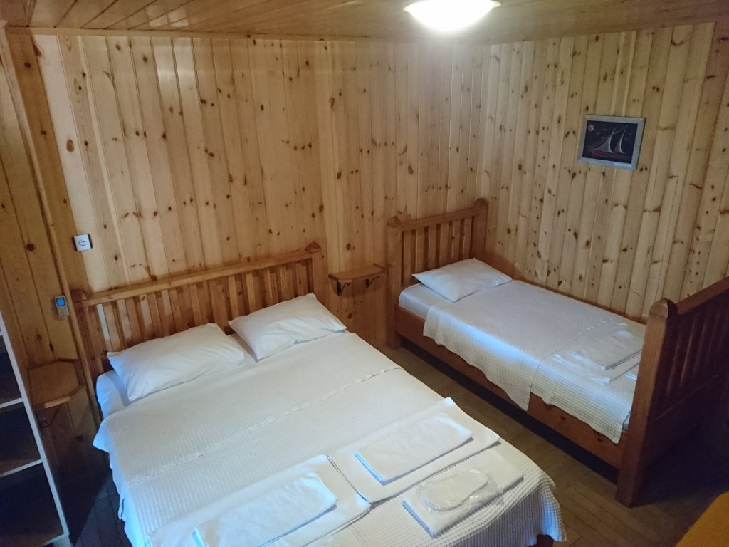 Standard Dreier Zimmer mit Balkon und mit Meerblick PATALYA PANSİYON Hostel