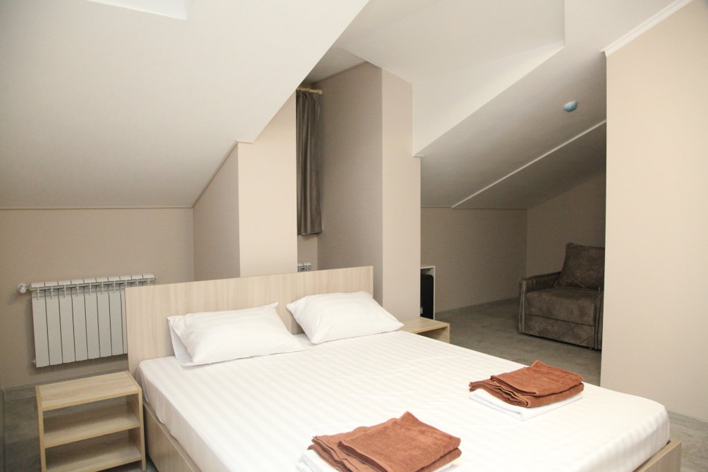 Komfort Dreier Zimmer mit Stadtblick Triumf Hotel