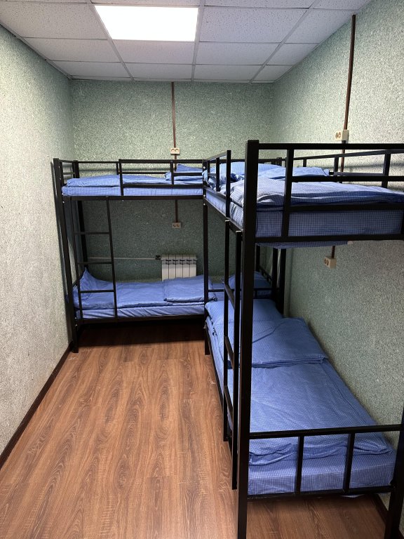 Cama en dormitorio compartido (dormitorio compartido masculino) Tochka Dmitrovskaya Hostel