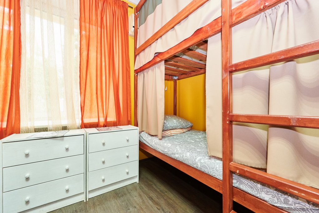 Кровать в общем номере (женский номер) Отель Апельсин Комсомольская