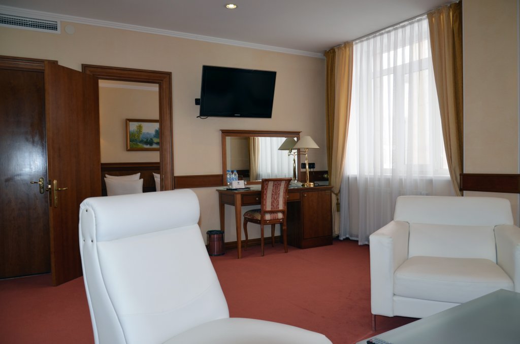 Double suite Vue sur la ville Medvezhij Ugol Hotel