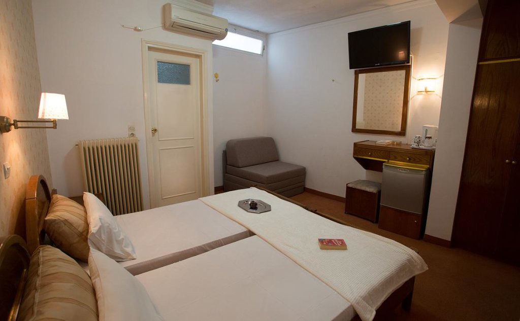Standard Triple room with view Faros Beach Mini-Hotel