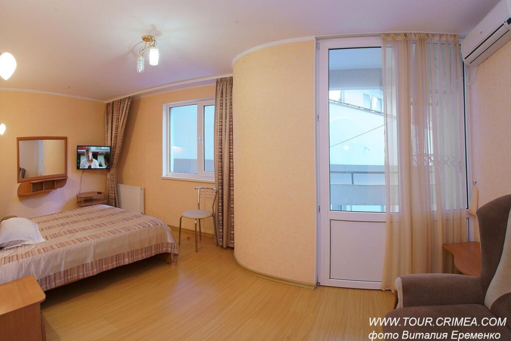 Standard Single room with balcony and with view Ялта