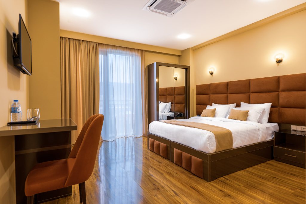 B g hotels. Хуалинг Плаза Тбилиси. Джомтьен Плаза Резиденс. Jomtien Plaza Residence 3*. La Green Hotel and Residence.