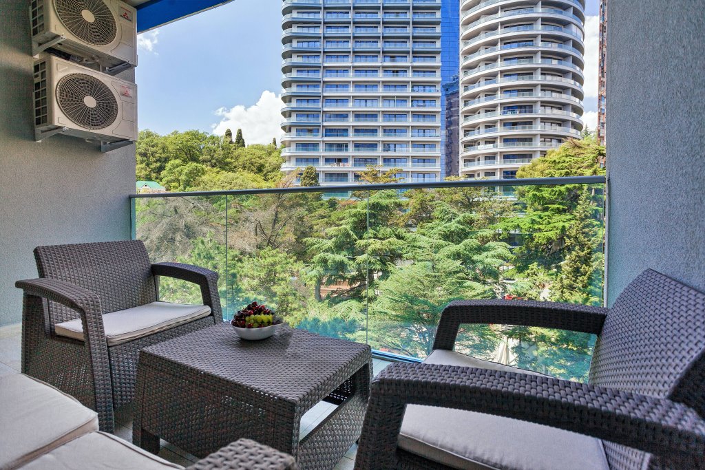 Apartamento cuádruple Confort con balcón y con vista ZhK ZAZERKAL'E Apartments