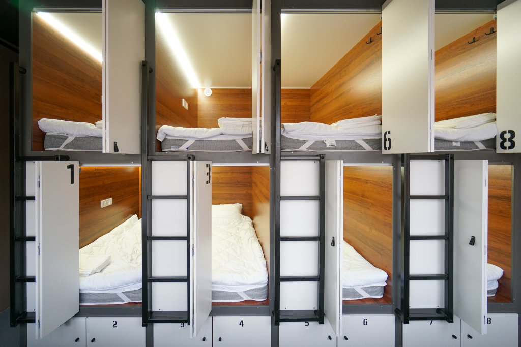 Cama en dormitorio compartido (dormitorio compartido masculino) Hostel Kapsulny Hotel Tochka Prityazheniya Hostel