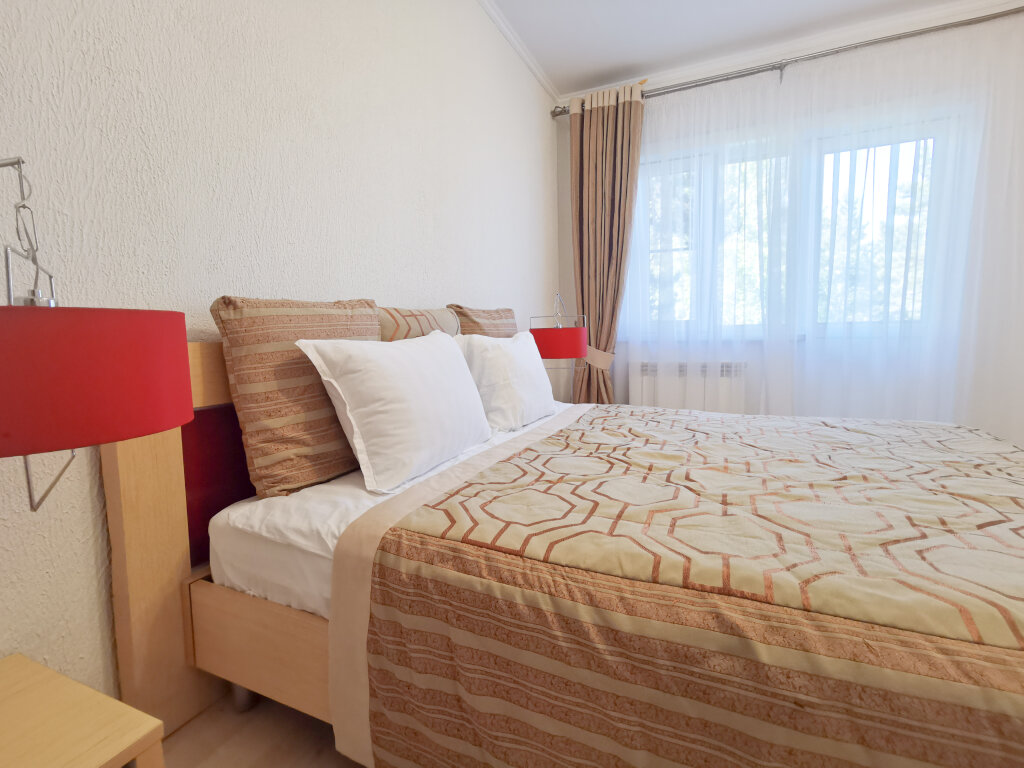 Трёхместный номер Стандарт с 2 комнатами с балконом Отель Байкальская Ривьера