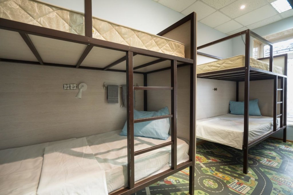 Cama en dormitorio compartido Perviy Park Hotel