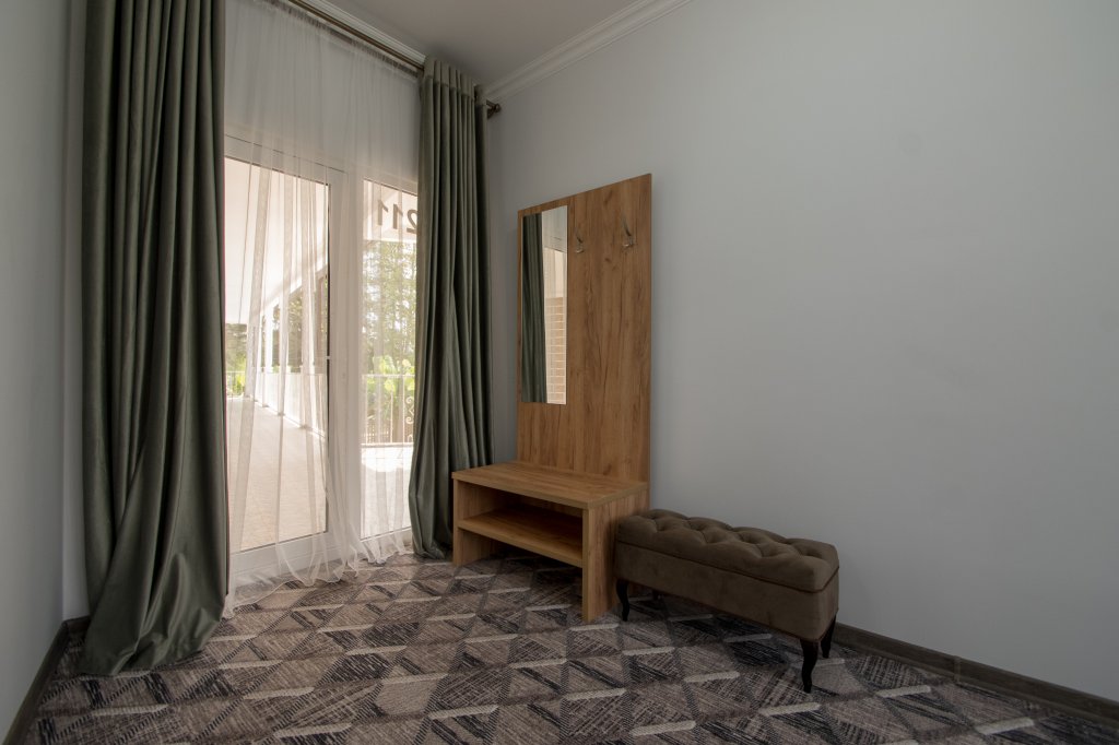Suite séxtuple familiar con balcón y con vista Rodnik Village&Spa Mini-Hotel