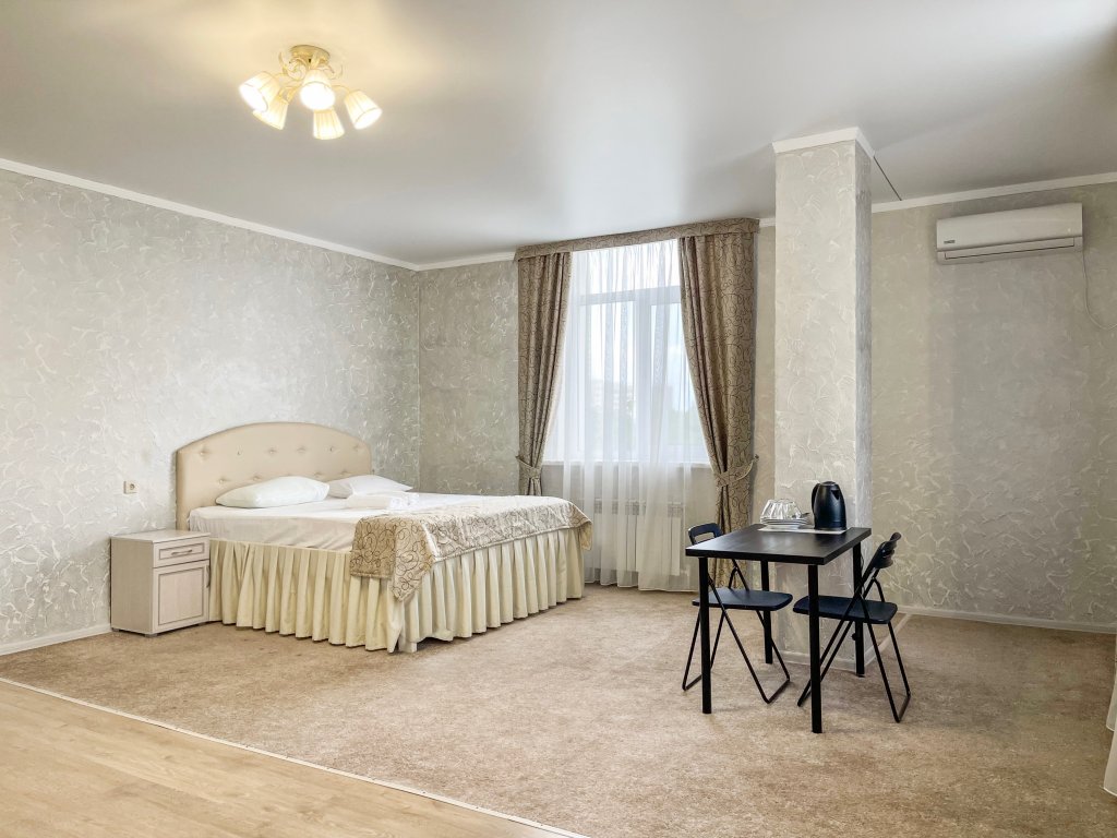 Suite 2 Schlafzimmer mit Stadtblick Hotel Labirint