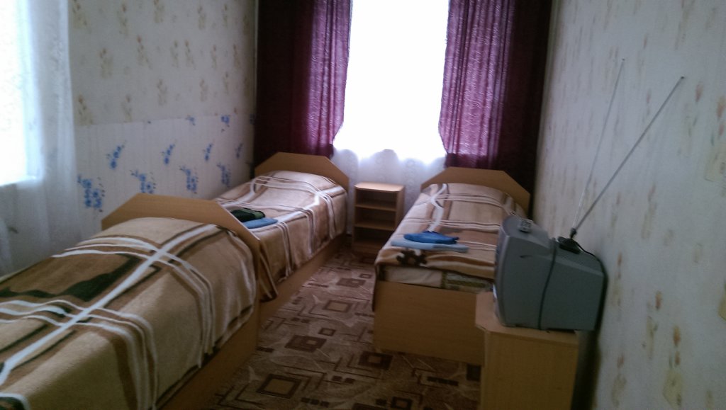 Habitación cuádruple Estándar con vista a la montaña Uchebno-Sportivnaya  Baza Dinamo Hotel