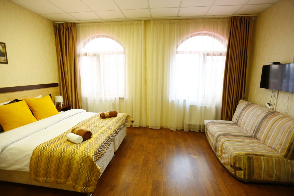Standard Dreier Zimmer mit Stadtblick Passazh Hotel