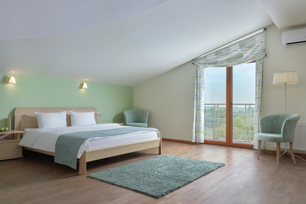 Suite cuádruple dúplex con balcón y con vista Gulyaj-Gorod Hotel