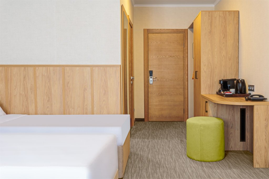 Wave Superior Doppel Zimmer mit Balkon City Mira Family Resort & Spa Anapa Miracleon