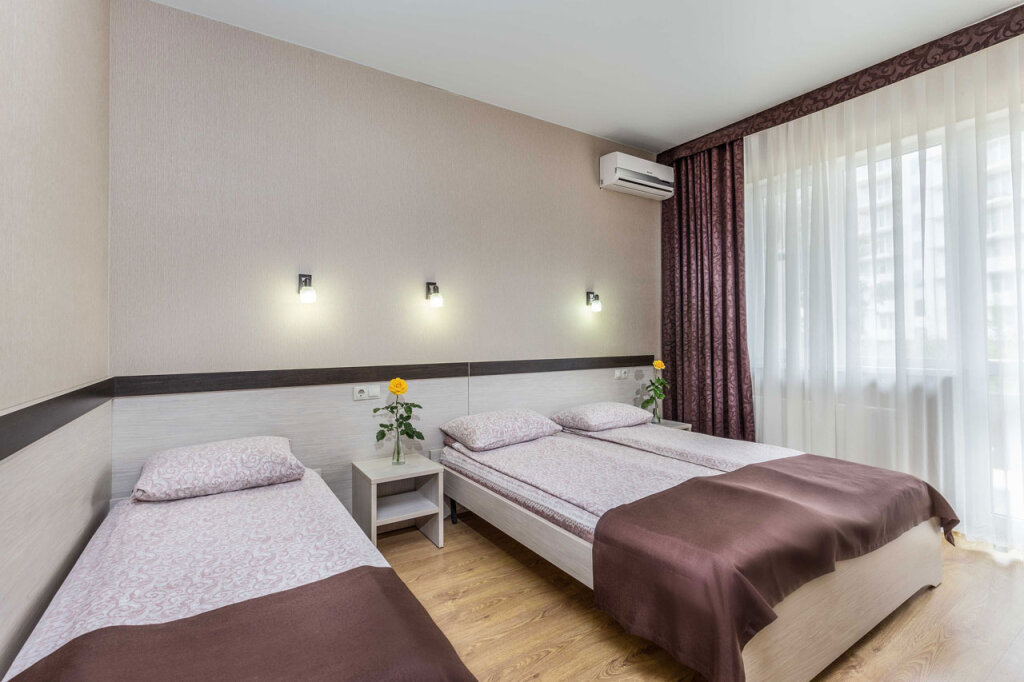 Standard triple chambre avec balcon Hotel Dyuny Dzhemete