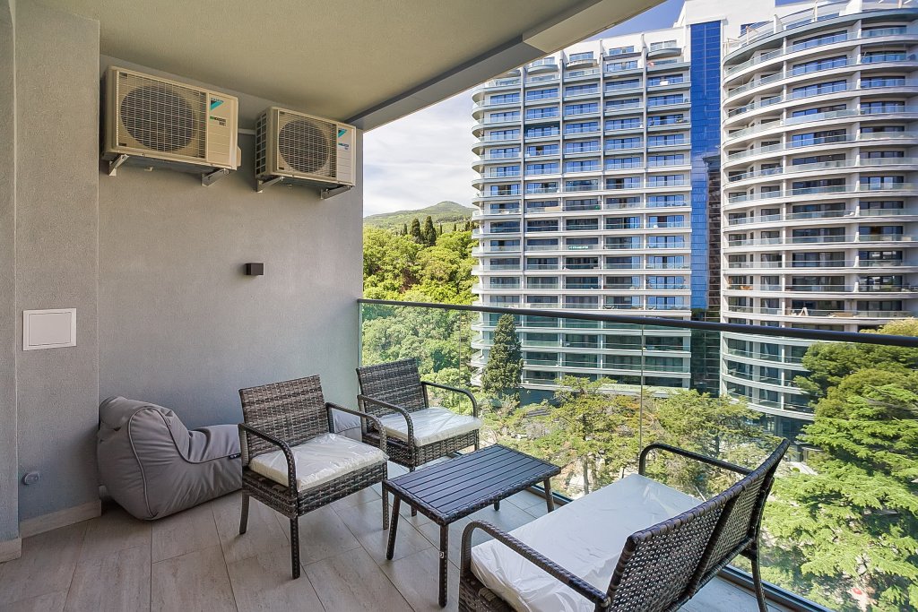 Deluxe Vierer Apartment 2 Schlafzimmer mit Balkon und mit Blick auf den Park ZhK ZAZERKAL'E Apartments