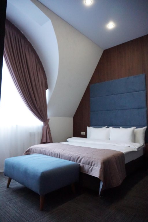 Suite doble con vista a la calle Istoriya Hotel