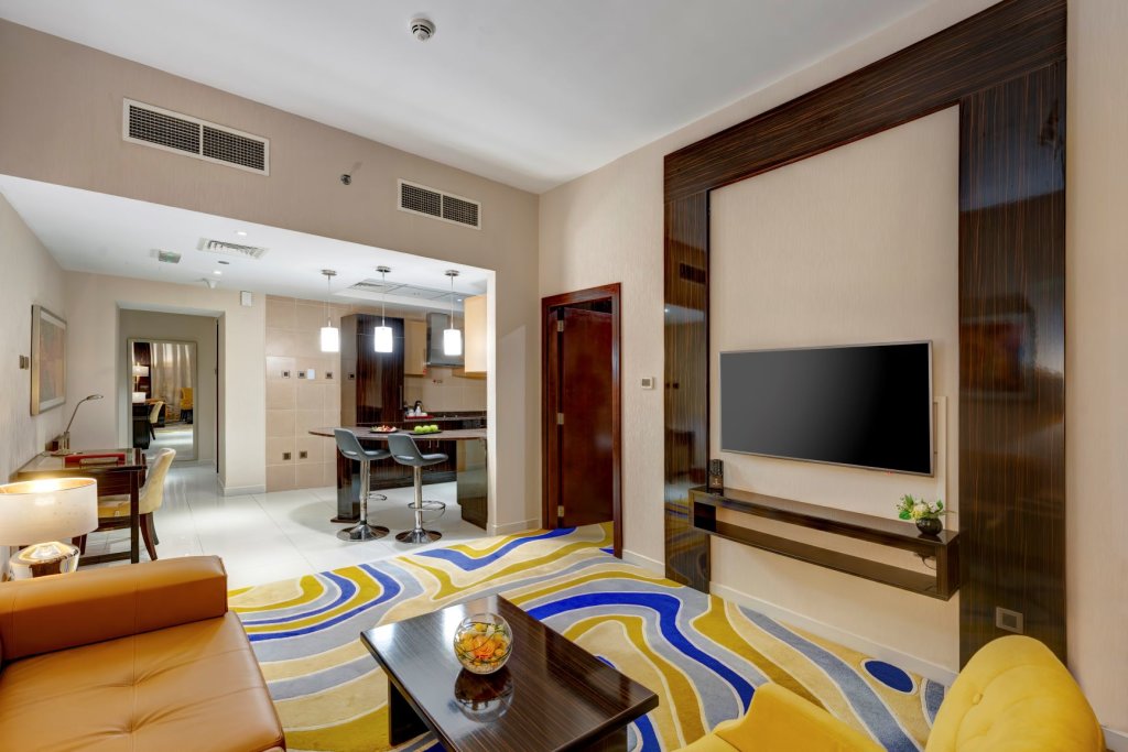 Люкс Premium c 1 комнатой с балконом Gevora Hotel