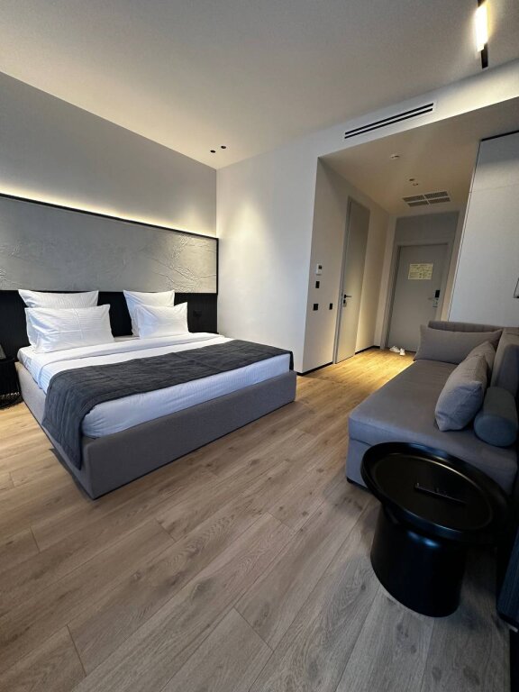 Standard Dreier Zimmer mit Stadtblick Blanc Hill Apartments