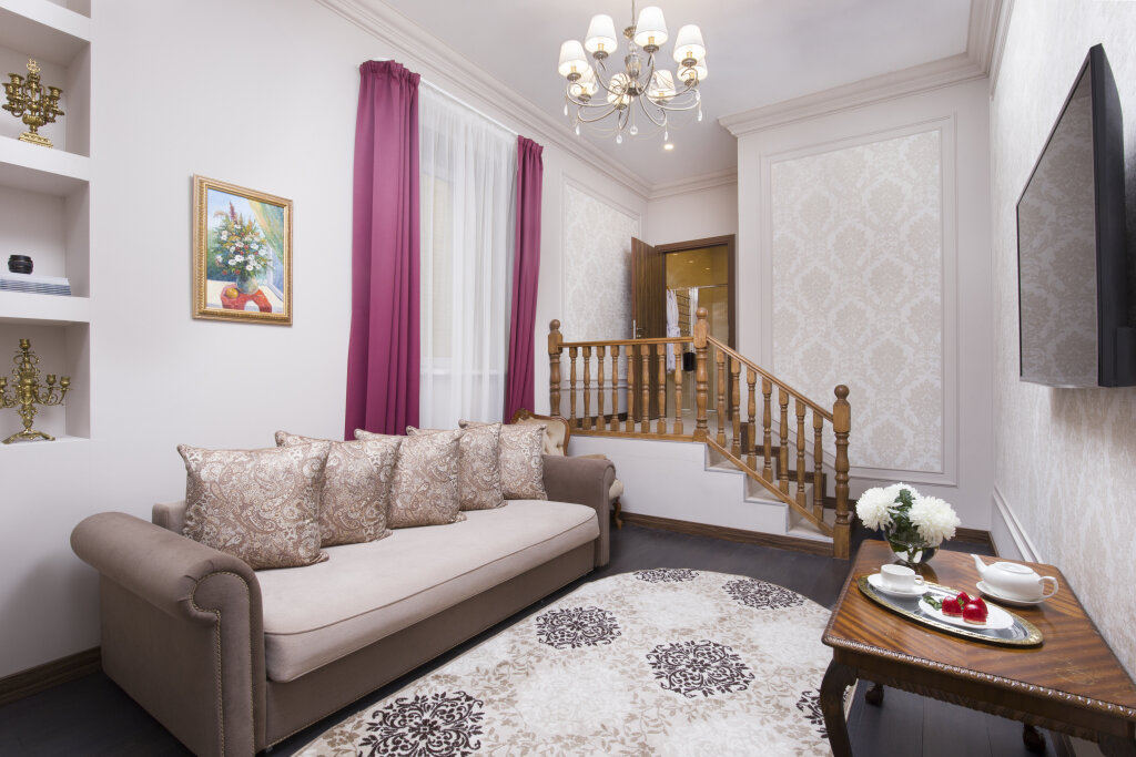 Двухместный семейный номер с гостиной Гранд Отель Чайковский