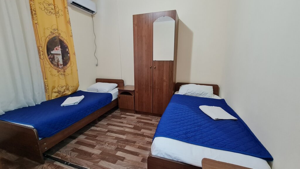 Кровать в общем номере Гостевой Дом Киевский Дворик