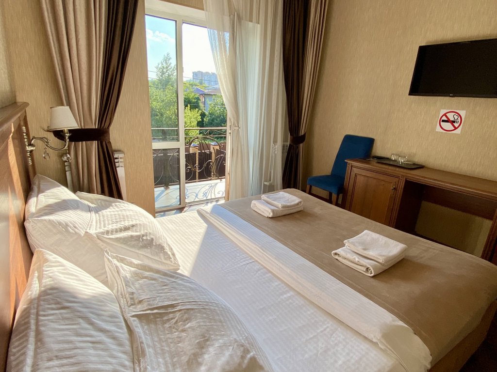 Standard Double room with balcony Vesna Guest House