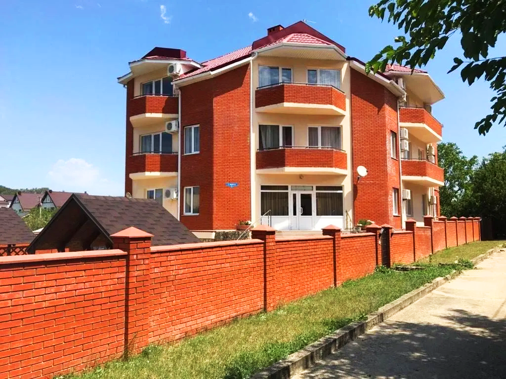 Отель Laskovyij Bereg Hotel 3* в Сукко, Побережье Анапы. Забронировать  Laskovyij Bereg Hotel 3*, Lermontovskiy Proezd 9,Sukko 353407