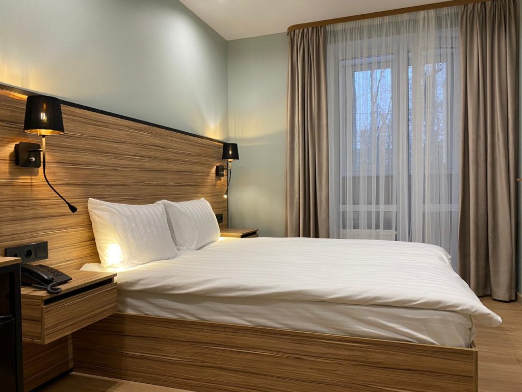 Standard Doppel Zimmer mit Balkon Gostinitsa Tsentralnaya Hotel