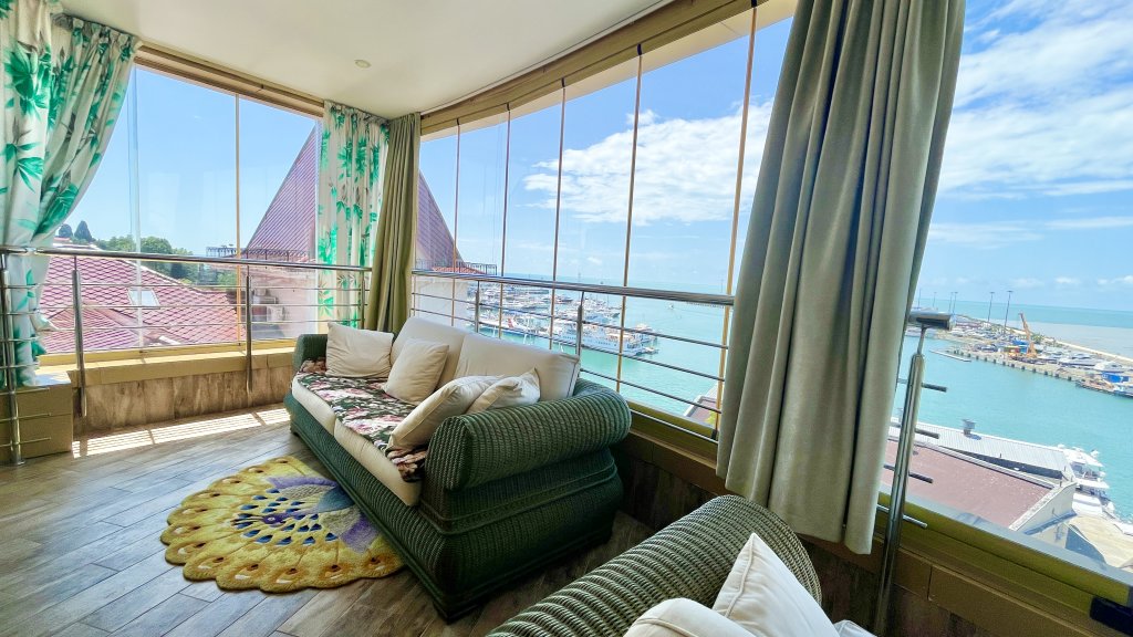 Familie Suite mit Balkon und mit Blick Alfa Versal Apartments