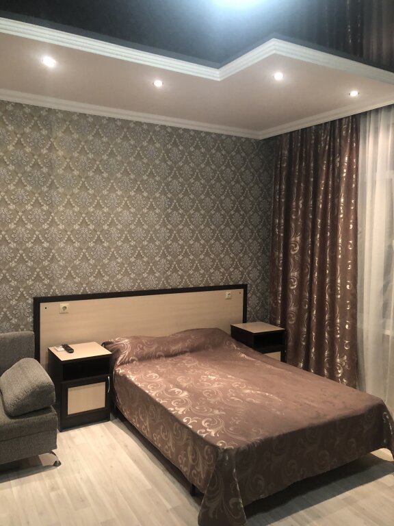 Supérieure quadruple chambre avec balcon Na Vladimirskoy Guest house