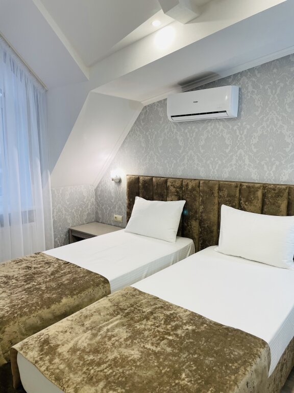 Standard Doppel Zimmer mit Blick Restoranno-Gostinichny Kompleks "Ochag" Mini-hotel