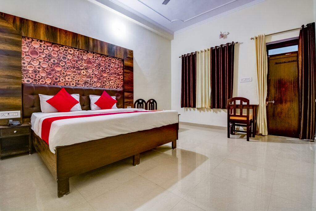 Двухместный номер Superior с балконом Hotel Saif Ranthambhore
