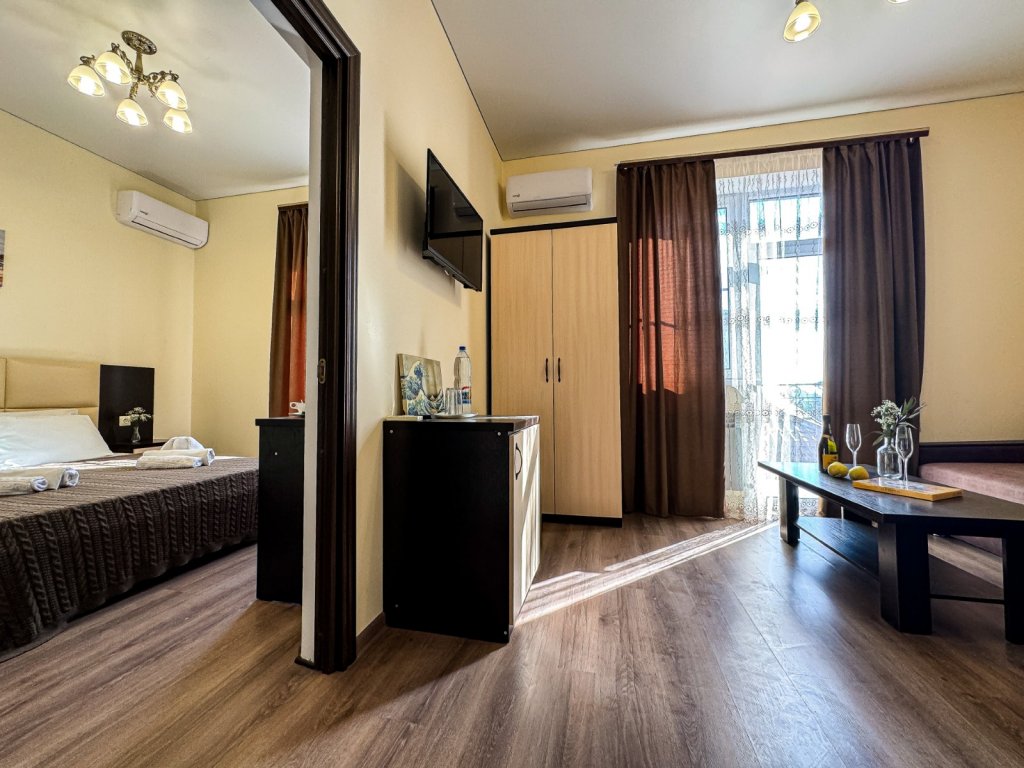 Apartment 2 Schlafzimmer mit Stadtblick Poberezhye Guest House
