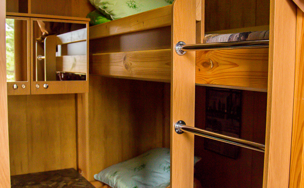 Cama en dormitorio compartido Salifornia Guest house