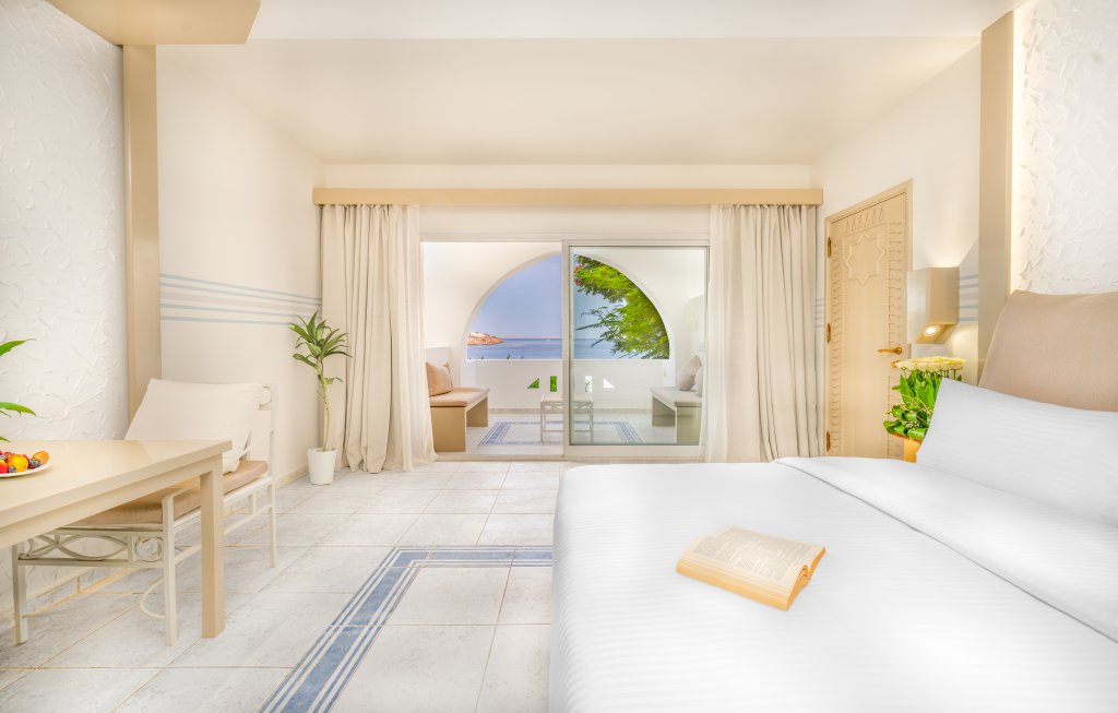 Двухместный номер Aquamarine с балконом и beachfront Курортный отель Domina Coral Bay