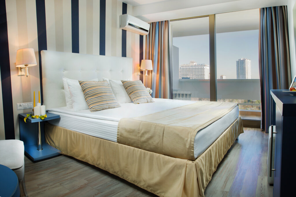 Двухместный номер Standard Premium с балконом Гранд Отель «Жемчужина»
