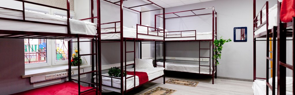 Кровать в общем номере Хостел Берег