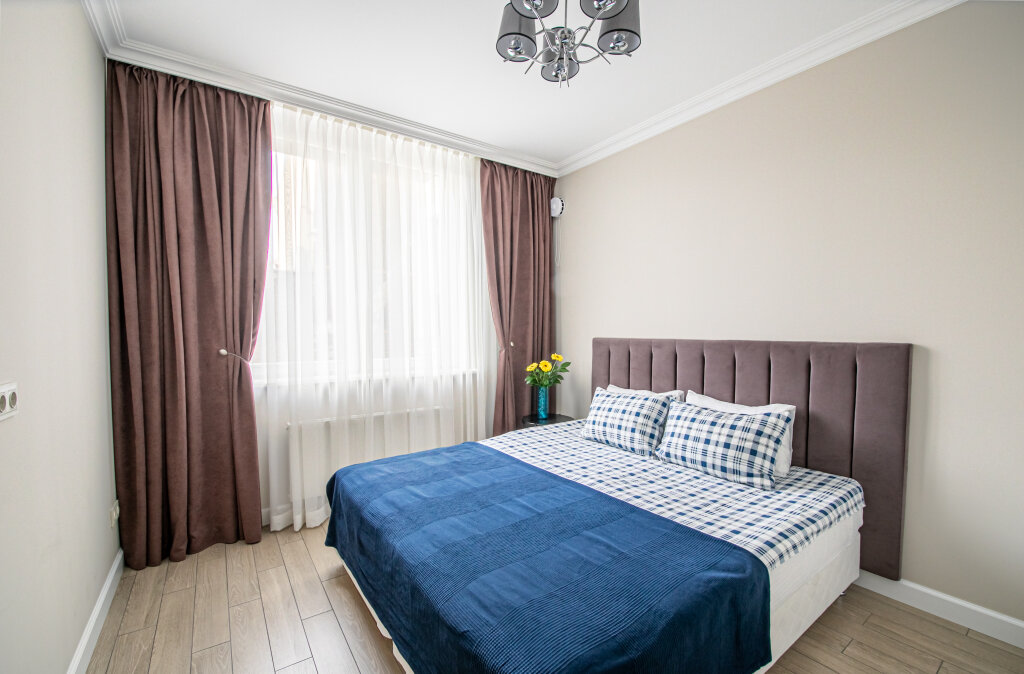 Suite 2 Schlafzimmer mit Balkon Lyuks Dom U Nevskogo Apartments