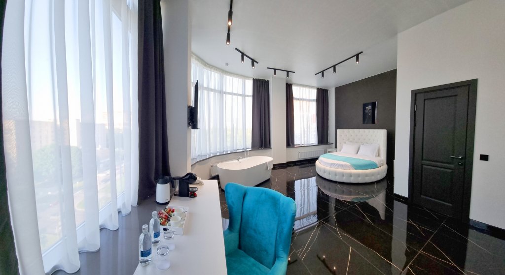 Doppel Suite 1 Schlafzimmer mit Blick Kristall Hotel