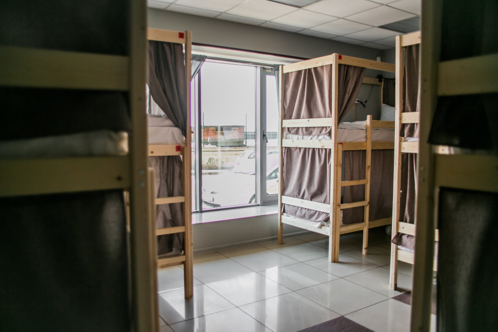 Cama en dormitorio compartido con vista a la ciudad Sleep Place Hostel