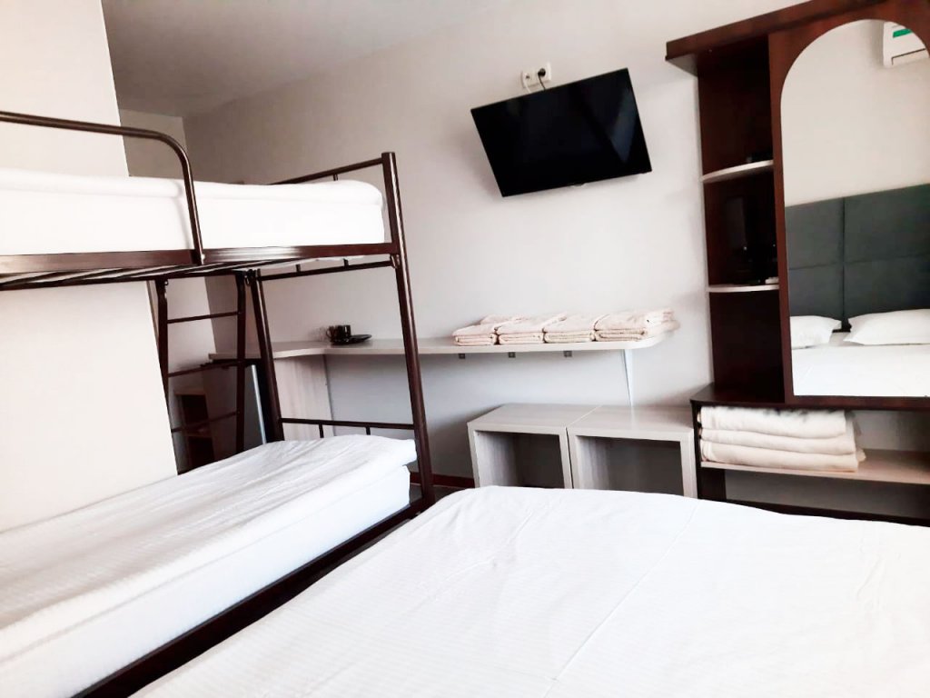Économie quadruple chambre avec balcon Klub-Hotel Relaks